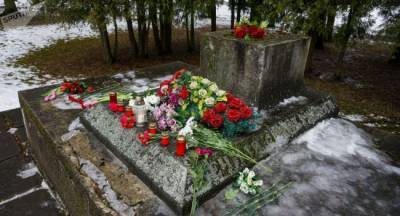 СК России занялся делом об уничтоженном в Латвии советском мемориале