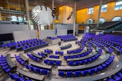 660 тыс. евро за маски: депутата Бундестага обвинили в коррупции
