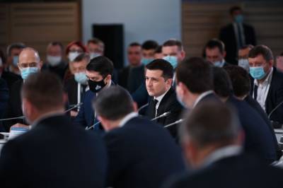 Зеленский внес изменения в состав украинской делегации в ТКГ
