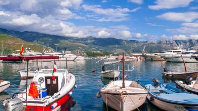 Власти Черногории надеются на туристический сезон благодаря вакцине «Спутник V»