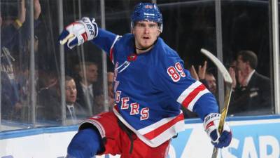Шайба Бучневича помогла "Рейнджерс" обыграть "Бостон" в НХЛ