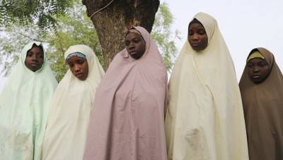 Боевики в Нигерии похитили из школы более 300 девочек: что с ними будет