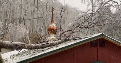 Русский монастырь в США на 2 недели остался без электричества в холода