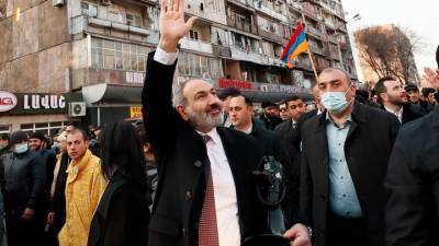 В Ереване растут баррикады оппозиции
