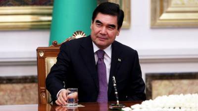 Президент Туркмении предложил имена для родившихся в юбилей столицы детей