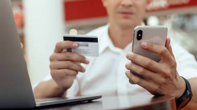 Эксперт рассказал, как не допустить утечку денег через мобильный банк