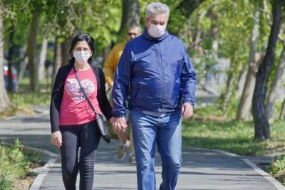 Германия: носить медицинские маски заставят и в парках