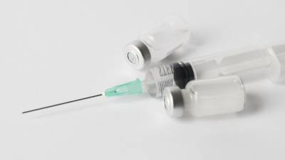 Пожилой мужчина из Литвы скончался через несколько минут после прививки от COVID-19