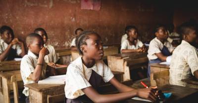 Нигерия закрыла школы-интернаты после массового похищения учениц
