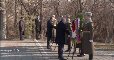Премьер-министр и его команда почтили память жертв Сумгаитских погромов. Видео