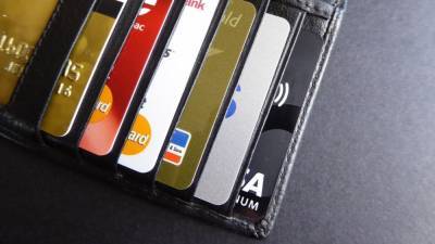 Россиянам стали реже одобрять заявки на кредитные карты