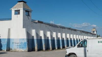 На Гаити произошел массовый побег из тюрьмы: более 400 заключенных оказались на свободе