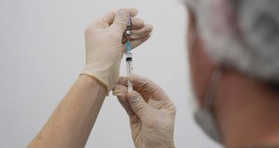 В Москве начали вакцинировать участников исследования вакцины "Спутник Лайт"