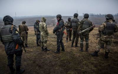 На Донбассе обстрелы и много раненых, боевики не дают режим "тишины"