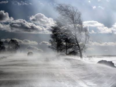 Южноуральцев предупредили о сильном снегопаде и гололедице в последний день зимы