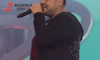 Розовую футболку Сергея Жукова продают за баснословную сумму