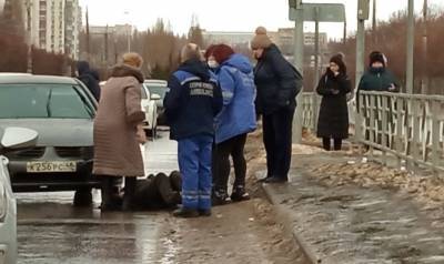 Врачи скорой помощи спасли пешехода в Липецке