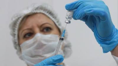 Добровольцев в Москве начали вакцинировать «Спутником Лайт»