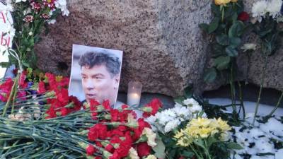 Иностранные послы "вспомнили" о Немцове на Большом Москворецком мосту