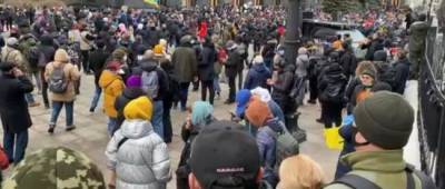 Акция протеста на Банковой в поддержку Стерненко: все видеотрансляции