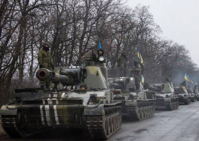Украина перебрасывает в Донбасс железнодорожные составы с боевой техникой