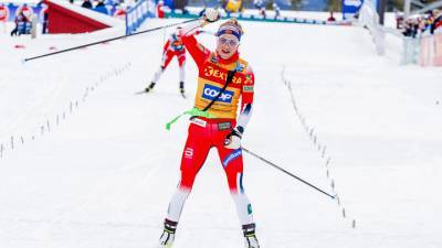 Норвежка Йохауг выиграл скиатлон на чемпионате мира