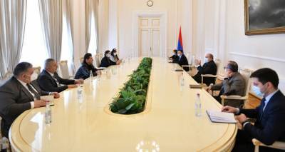 Президент Армении встретился с независимыми депутатами