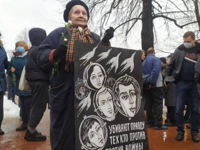 Акция памяти Немцова собрала более 300 петербуржцев (фото)