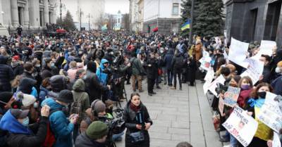 В Киеве возле Офиса президента началась акция протеста в поддержку Стерненко: трансляция