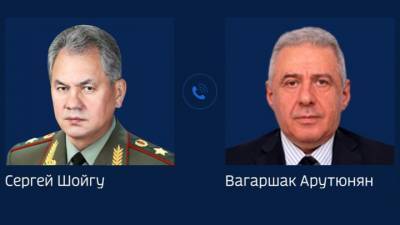 Министр обороны России побеседовал с коллегой из Армении
