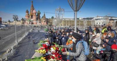В годовщину убийства Немцова проходят акции в его память