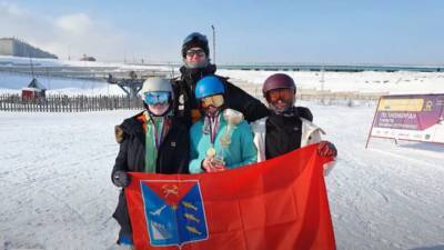 Вести. Магаданские сноубордистки привезли золото и серебро Кубка России
