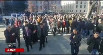 В Капане проходит шествие с требованием отставки Никола Пашиняна