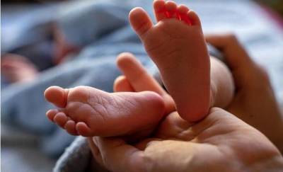 Молодая женщина продала своего новорожденного ребенка за несколько сотен тысяч рублей