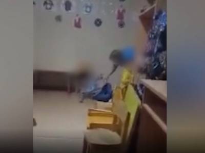 Медсестра в Перми избила больного ребенка его же рукой