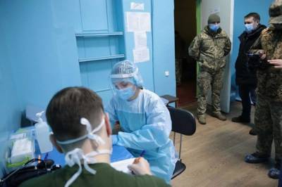 На Луганщине военных начали вакцинировать от COVID-19