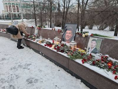 В Екатеринбурге идет вахта памяти Немцова