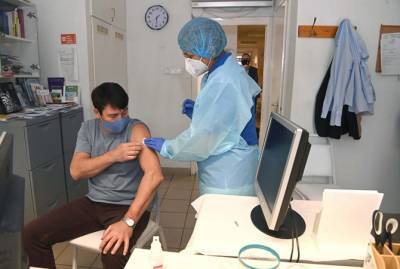Президент Венгрии вакцинировался китайской прививкой от COVID-19