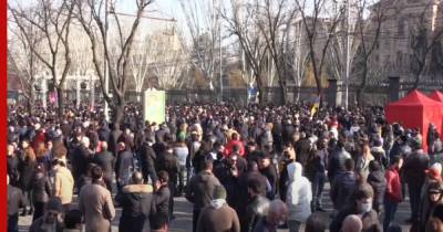 В Ереване на митинг за отставку Пашиняна вышли тысячи человек