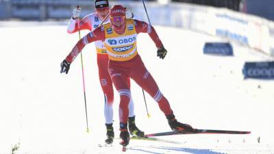 Россиянин Александр Большунов завоевал золото в скиатлоне на ЧМ