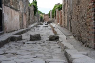 В Помпеях обнаружили колесницу для торжественных церемоний I века