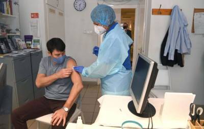 Президент Венгрии получил прививку китайской COVID-вакциной