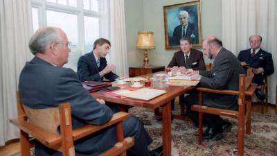 "Не бычиться": Горбачев назвал условие успеха переговоров Путина и Байдена