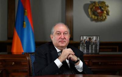 Президент Армении отказался уволить главу Генштаба