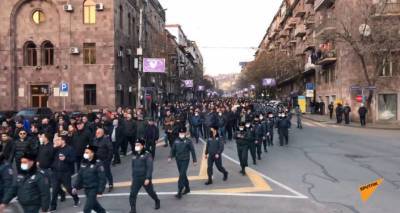Сторонники "Движения по спасению Родины" провели шествие по улицам Еревана. Видео
