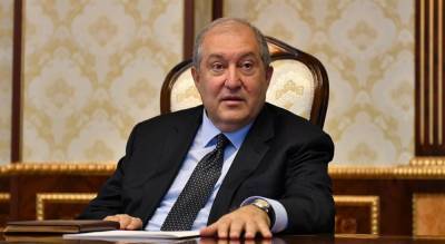 Президент Армении не стал подписывать указ об увольнении главы Генштаба