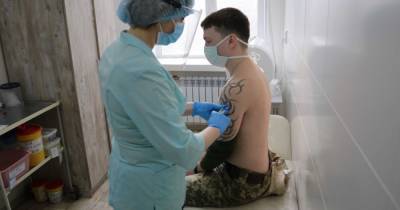 В Луганской области от COVID-19 начали вакцинировать военных: выдают свидетельство о прививке (6 фото)