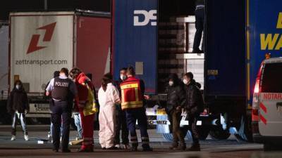 Шестеро детей три дня прятались в грузовике без еды, чтобы попасть в Германию