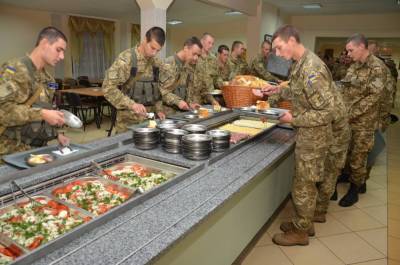 Украинцы возмутились «вражеской картошкой», которой кормят солдат ВСУ