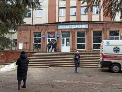 Пожар в ковидной больнице Черновцов: спасатели назвали количество погибших и пострадавших в ЧП